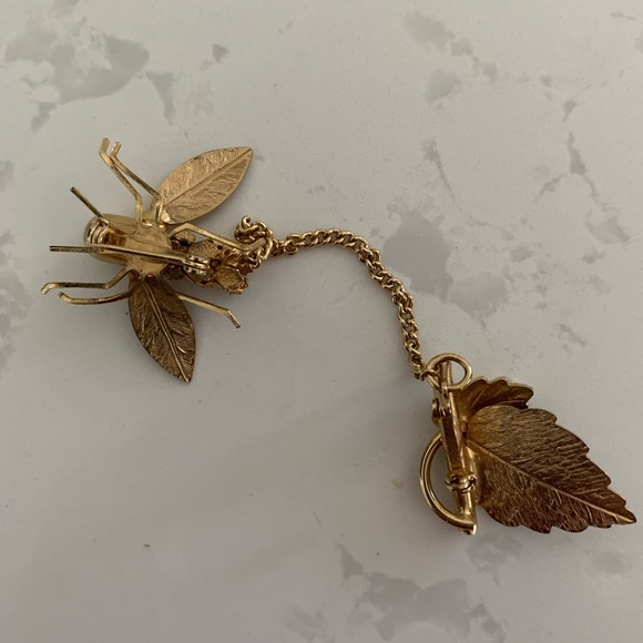 Vintage Bee and Leaf Brooch with Stone - Picture 2 of 2